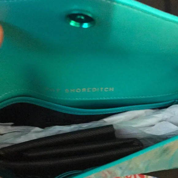 Kurt Geiger Landon Shoreditch Leather Envelope Clutch
KURT GEIGER LONDON - Picture 14 of 16